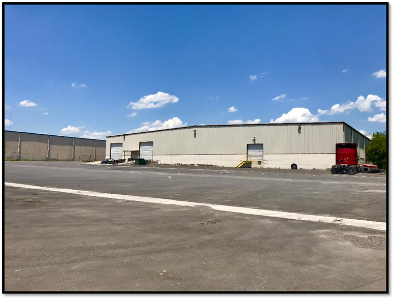 More Photos Of 8910 San Mateo Dr, Laredo Distribution For Lease
