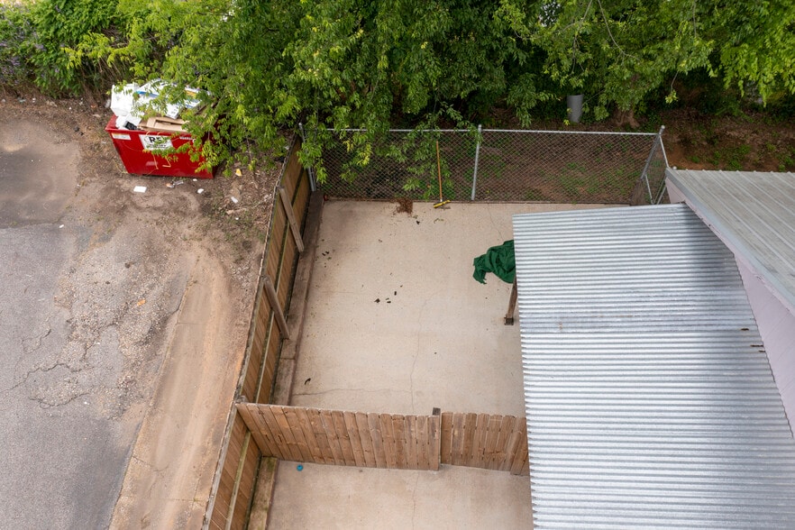 More Photos Of 1600 Greensboro Ave, Tuscaloosa Veterinarian Kennel For Sale