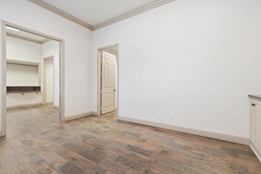 More Photos Of 1000 State Highway 6, Woodway Medical For Lease