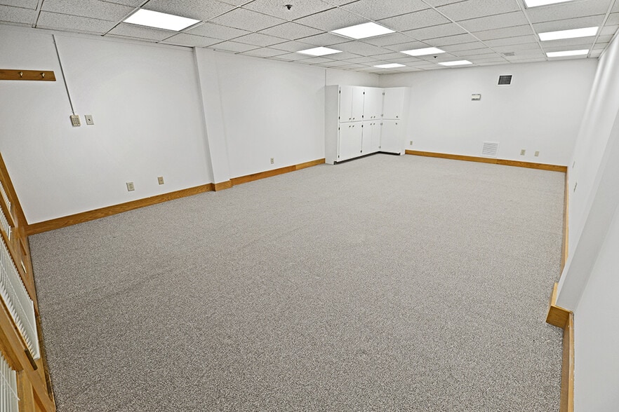 More Photos Of 115 N College Ave, Bloomington Storefront Retail Office For Lease