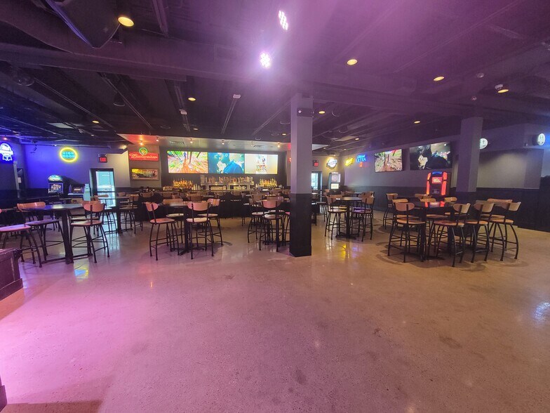 More Photos Of 909 N West Ave, Sioux Falls General Retail For Sale