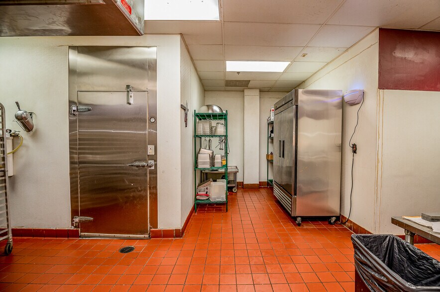 More Photos Of 3301 Cypress Creek Pky, Houston Restaurant For Sale