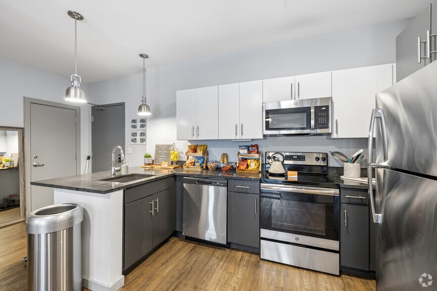 More Photos Of 919 E Genesee St, Syracuse Apartments For Lease