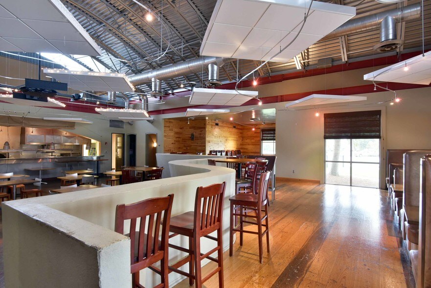 More Photos Of 2807 Meredyth Dr, Albany Restaurant For Sale