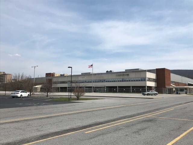 More Photos Of 3121 Pleasant Valley Blvd, Altoona Light Distribution For Lease