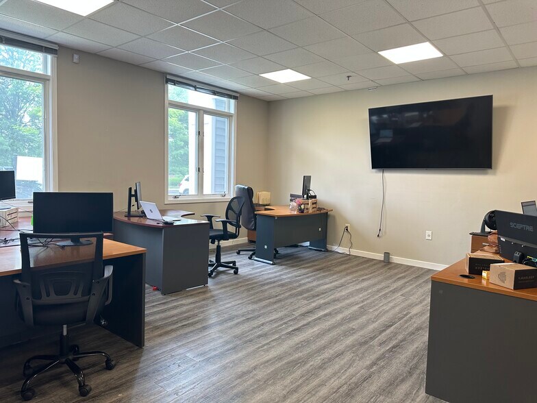 More Photos Of 304 Corporate Dr E, Langhorne Office For Sale