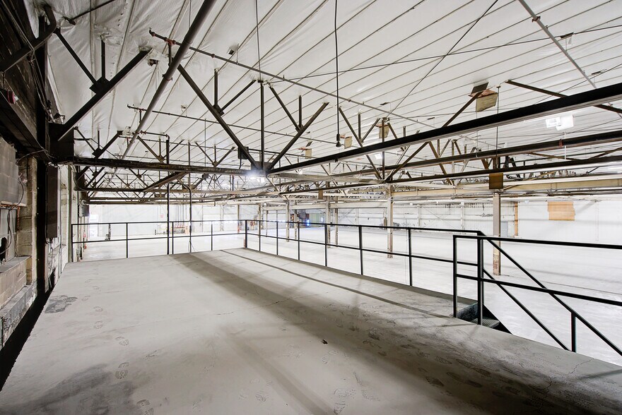 More Photos Of 1375 Rue Brouillette, Saint-hyacinthe Manufacturing For Lease