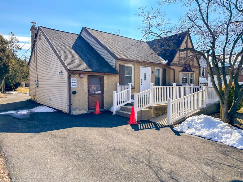 More Photos Of 1201 Easton Rd, Roslyn Medical For Lease