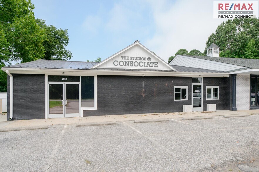 More Photos Of 2058-2090 George Washington Memorial Hwy, Gloucester Point General Retail For Sale