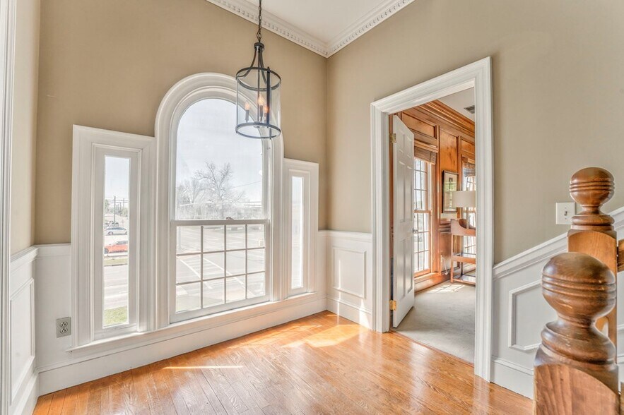 More Photos Of 417 Court St, Calhoun Office For Sale