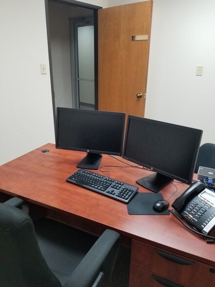 More Photos Of 1705 W Northwest Hwy, Grapevine Unknown For Lease