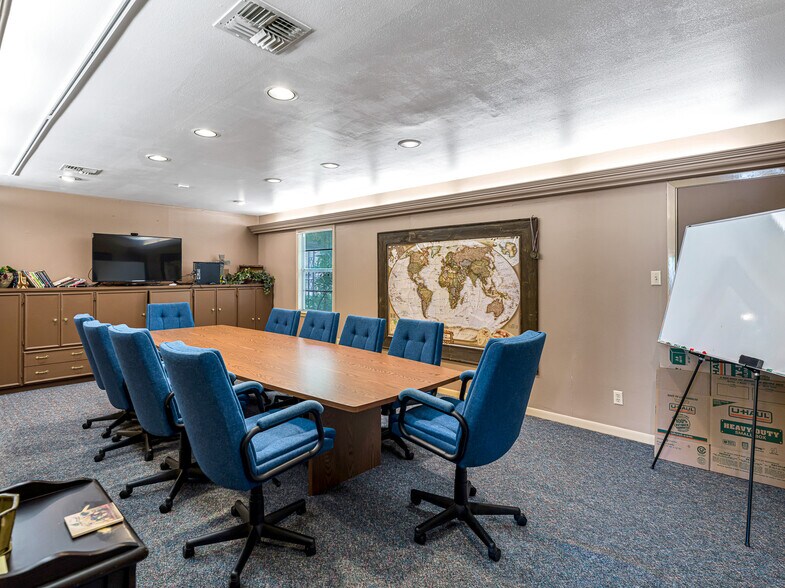More Photos Of 1105 San Jacinto St, Rosenberg Office For Sale