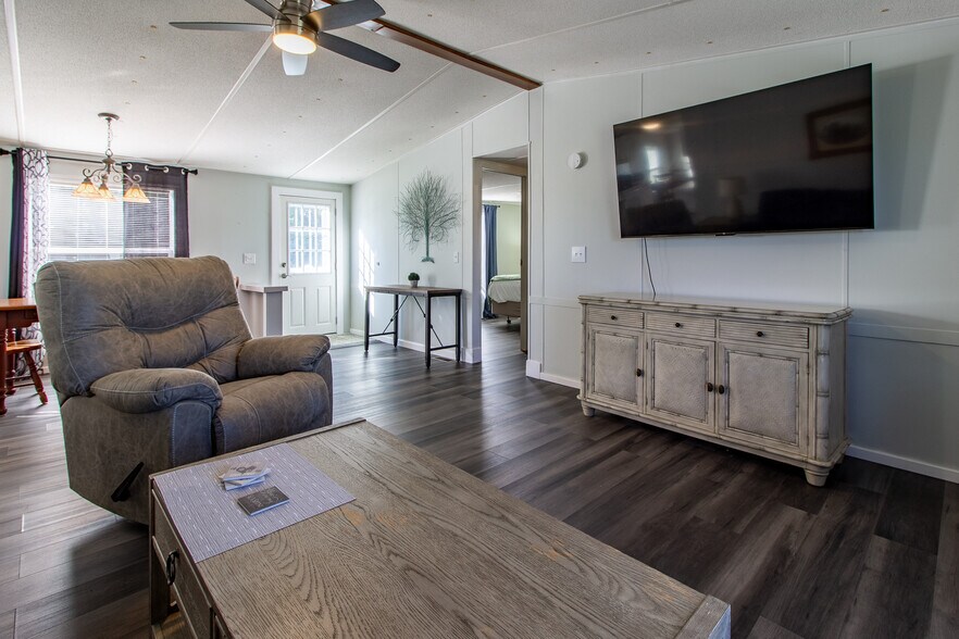 More Photos Of 20221 SW 5th Pl, Dunnellon Specialty For Sale