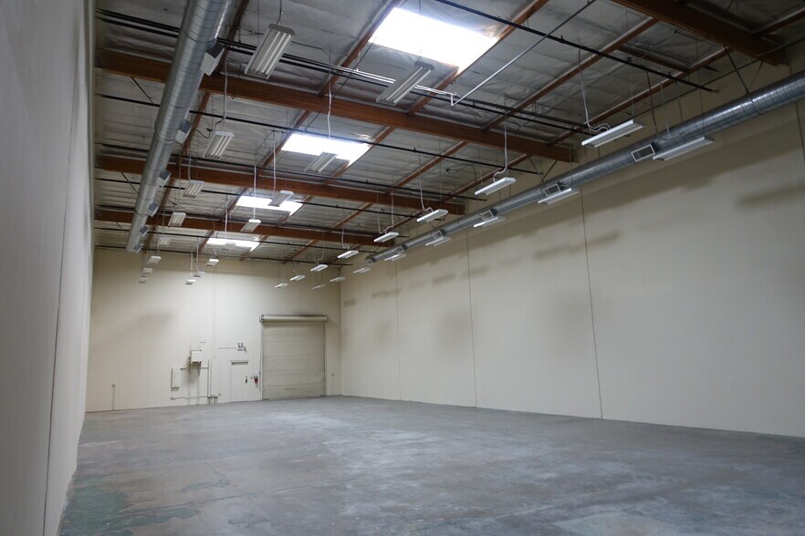 More Photos Of 24922 Anza Dr, Valencia Warehouse For Lease