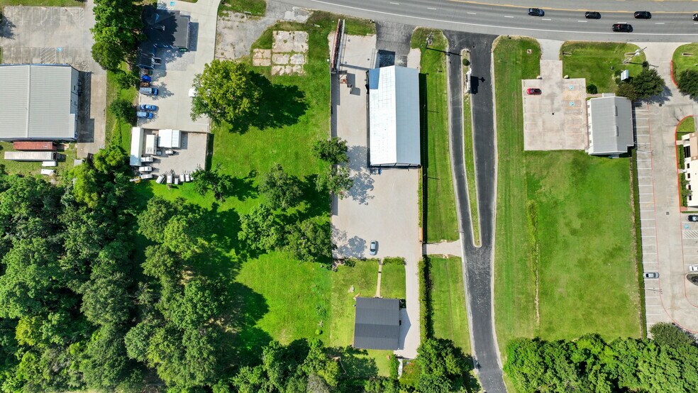 More Photos Of 817 E Main St, Tomball Warehouse For Sale