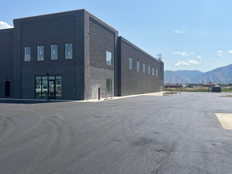More Photos Of 1564 250 W, Spanish Fork Showroom For Sale