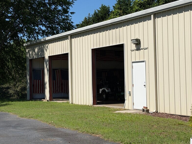 More Photos Of 5541 Thompson Bridge Rd, Murrayville Warehouse For Sale