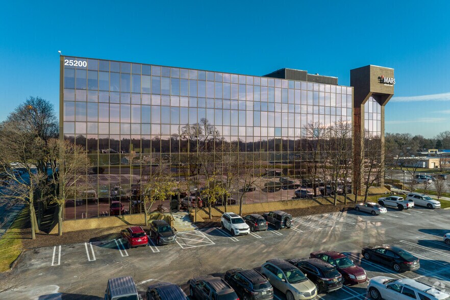 More Photos Of 25200 Telegraph Rd, Southfield Office For Lease