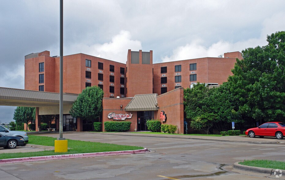 Primary Photo Of 1721 E Central Texas Expy, Killeen Hotel For Sale