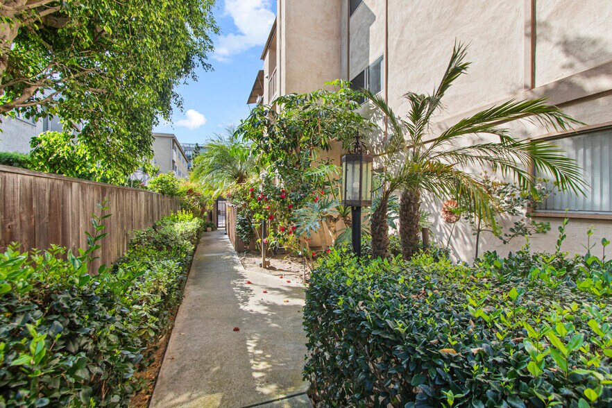 More Photos Of 4069 Goldfinch St, San Diego Apartments For Sale