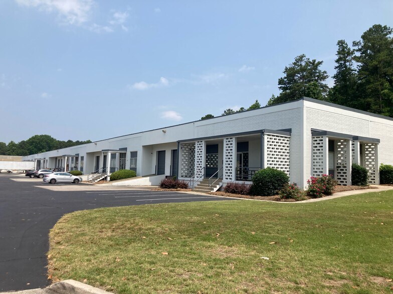Primary Photo Of 440-490 Great Southwest Pky SW, Atlanta Warehouse For Lease