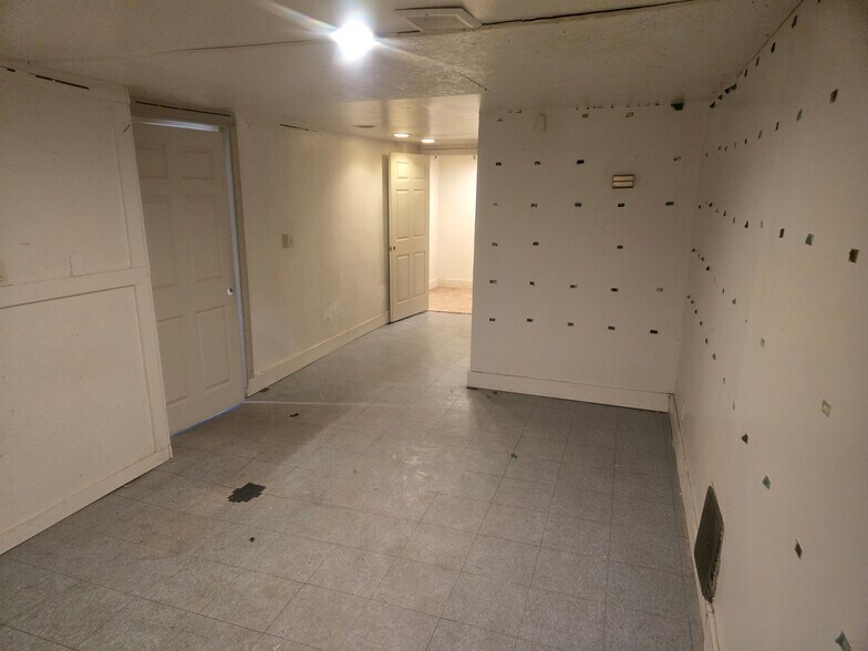 More Photos Of 1999 Pryor Rd, Atlanta Warehouse For Sale