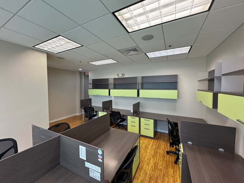 More Photos Of 20900 NE 30th Ave, Aventura Office Residential For Lease