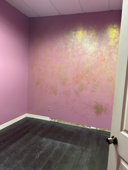 More Photos Of 10158 Niagara Falls Blvd, Niagara Falls General Retail For Lease