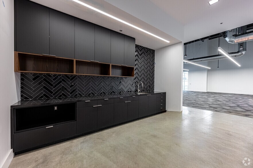 More Photos Of 15010 Don Julian Rd, City Of Industry Manufacturing For Lease