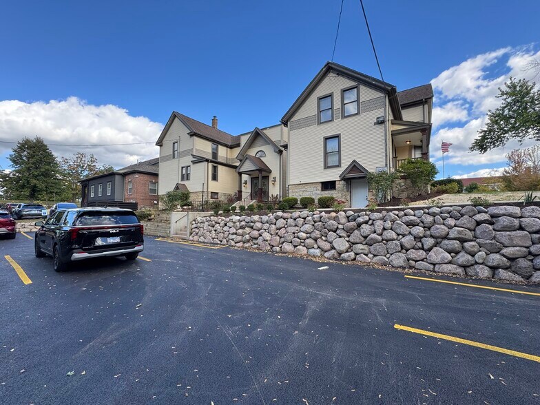 More Photos Of 121 N Washington St, Naperville Medical For Lease