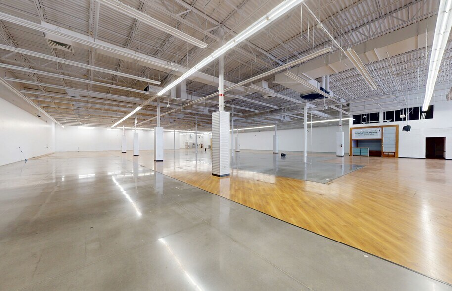 More Photos Of 145 Shoppers Way, Christiansburg General Retail For Lease