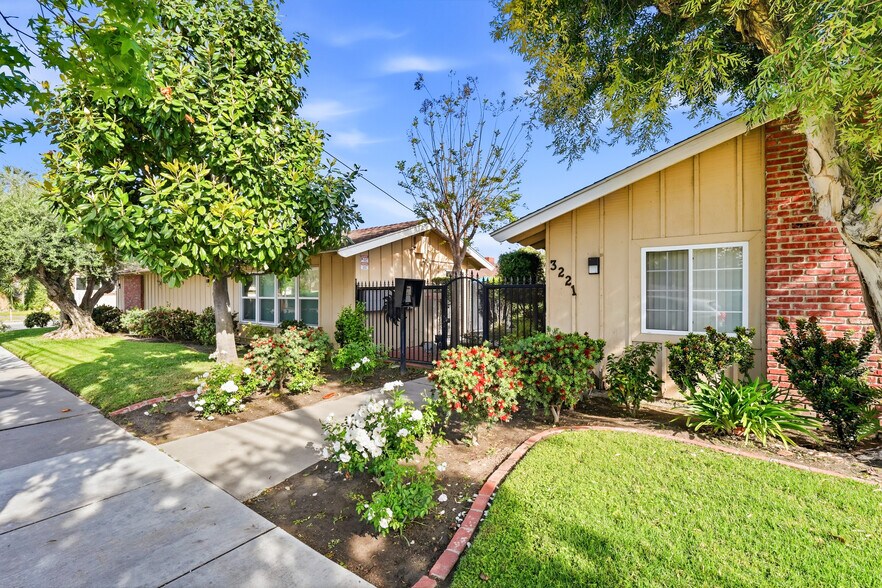 More Photos Of 3221 W Ball Rd, Anaheim Apartments For Sale