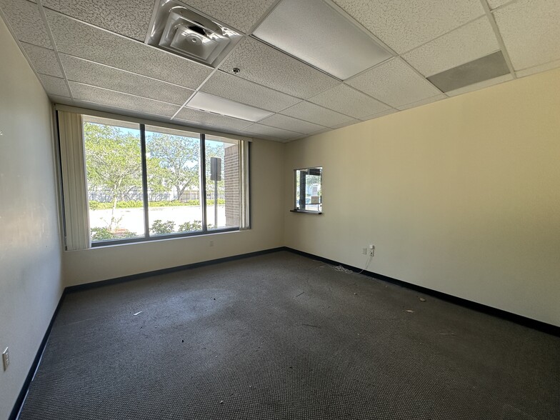 More Photos Of 5620 W Sligh Ave, Tampa Office For Sale