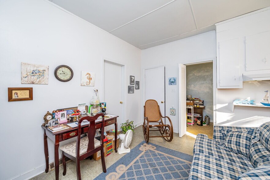 More Photos Of 211 N 5th Ave, Hopewell Office For Sale