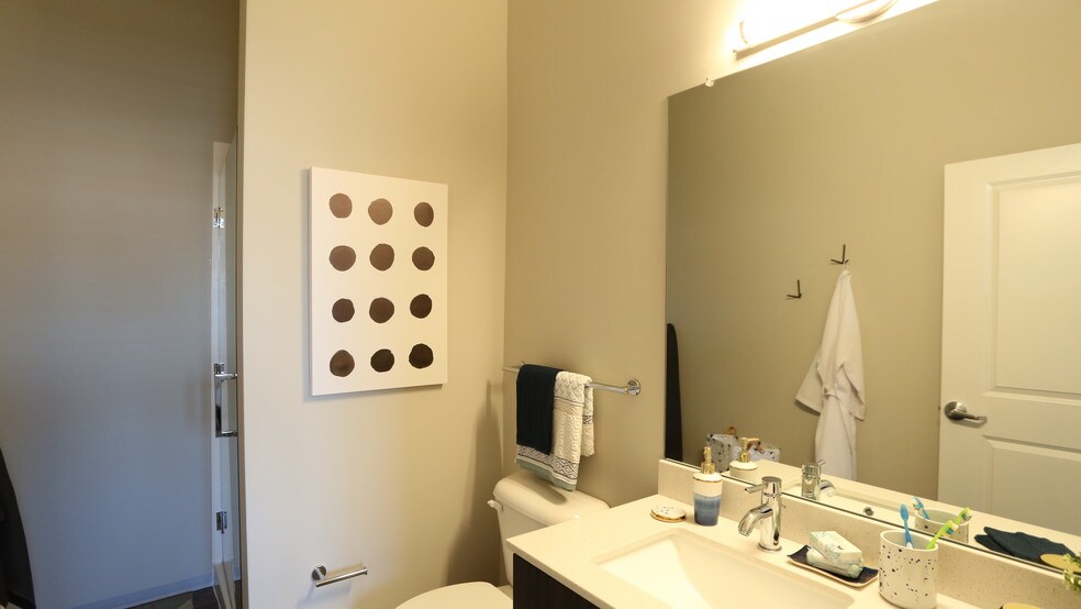 More Photos Of 1400 N High St, Columbus Apartments For Lease