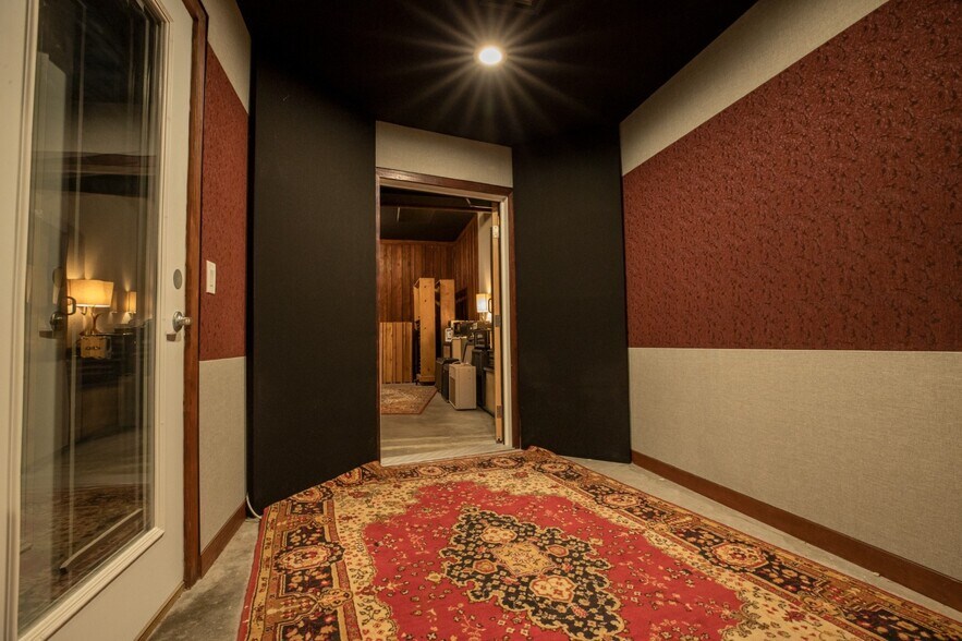 More Photos Of 211 W Avenue 33, Los Angeles Warehouse For Sale