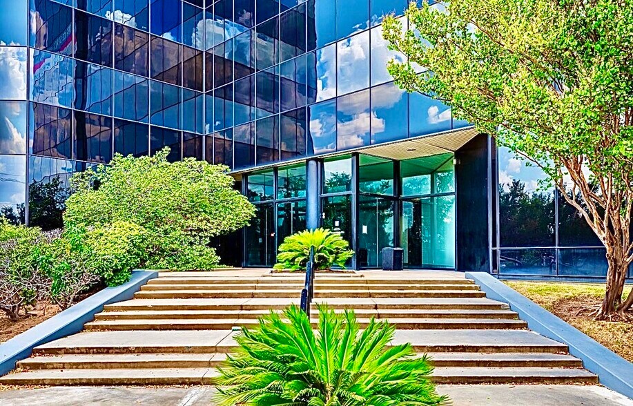 More Photos Of 616 FM 1960 Rd W, Houston Office For Sale