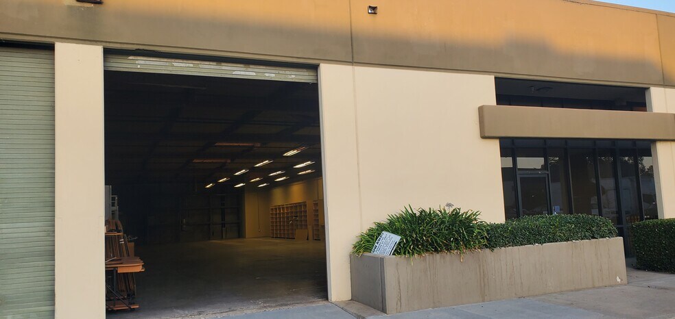 More Photos Of 681 Anita St, Chula Vista Warehouse For Lease