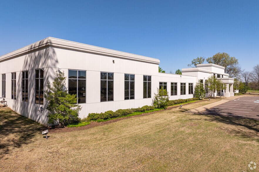 More Photos Of 7345 Goodlett Farms Pky, Cordova Office For Sale