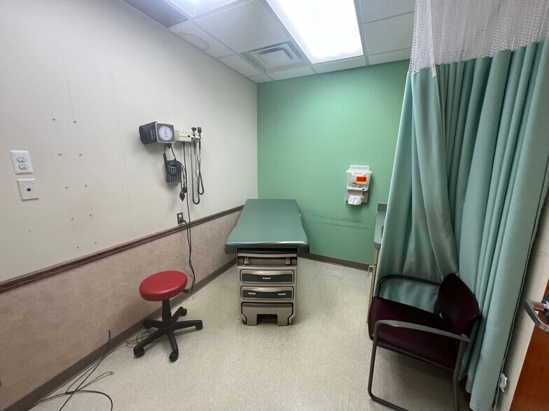 More Photos Of 60 E Warren Ave, Detroit Medical For Lease