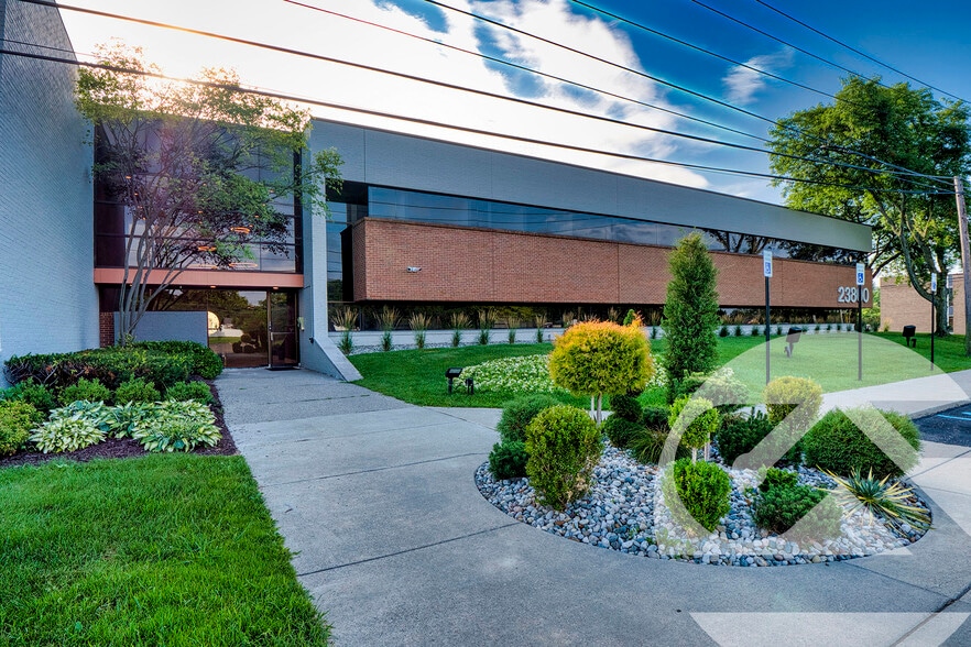 More Photos Of 23800 Orchard Lake Rd, Farmington Hills Medical For Sale