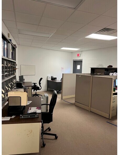 More Photos Of 1321 E Pratt St, Baltimore Warehouse For Lease