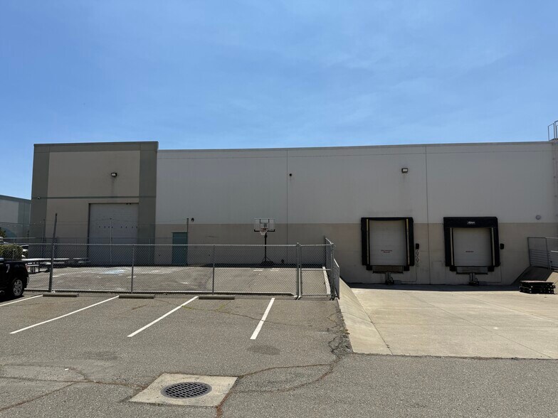 More Photos Of 1921 Arena Blvd, Sacramento Research And Development For Lease
