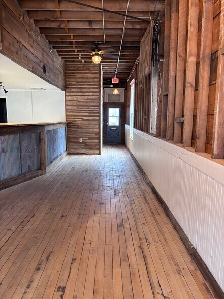 More Photos Of 73 W State Rd, Newaygo Storefront For Lease