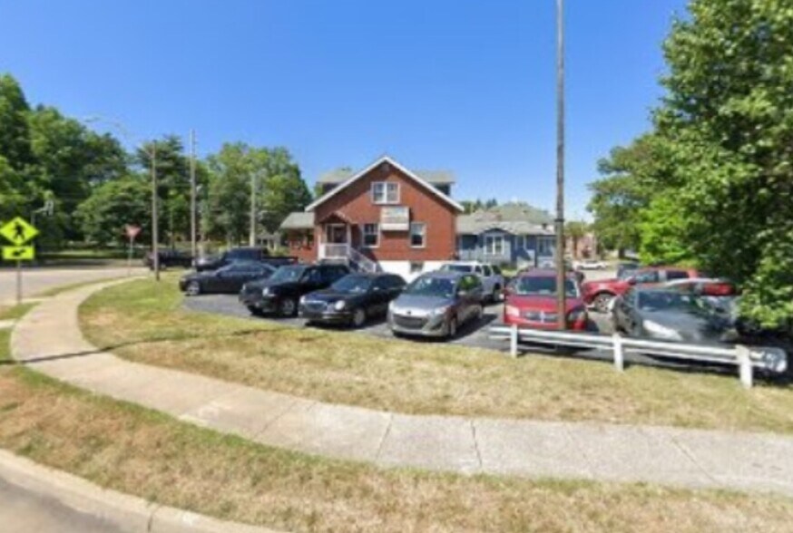 More Photos Of 212 S Kingshighway St, Saint Charles General Retail For Sale