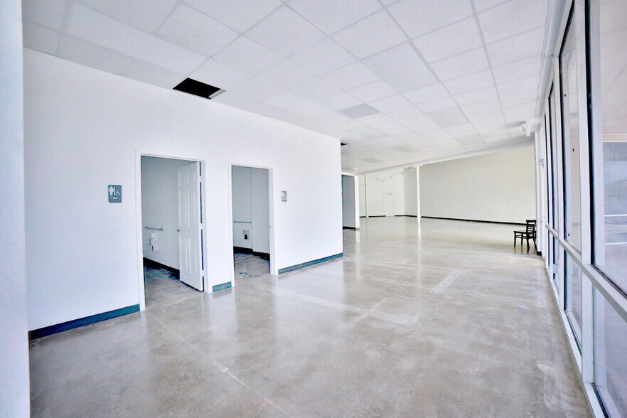 More Photos Of 11130 Gulf Fwy, Houston Unknown For Lease