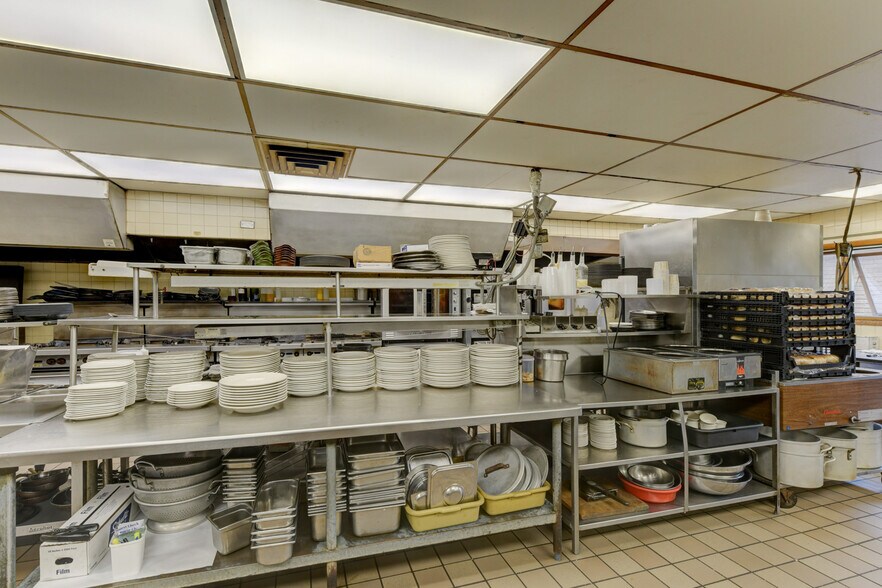 More Photos Of 502 Dixie Hwy, Beecher Restaurant For Sale