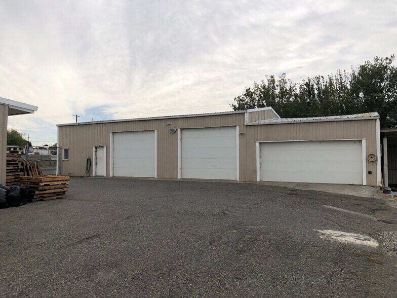 More Photos Of 536 W Deschutes Ave, Kennewick Warehouse For Sale