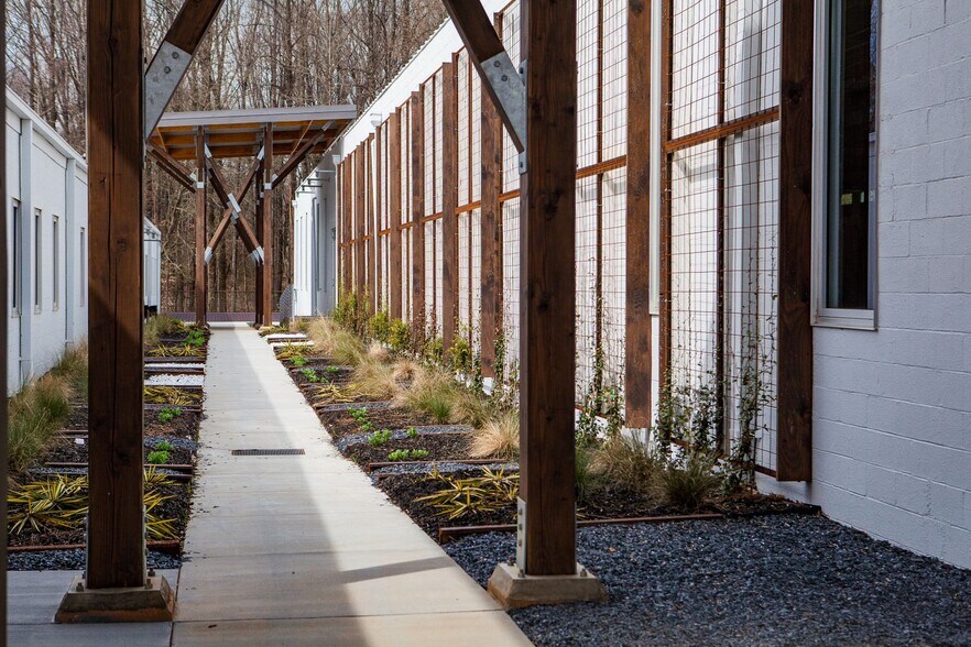 More Photos Of 1510 Ellsworth Industrial Blvd NW, Atlanta Loft Creative Space For Lease