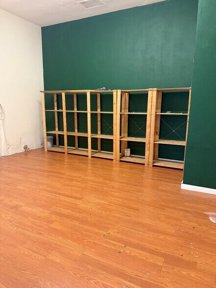 More Photos Of 1124-1140 E Pacific Coast Hwy, Long Beach Storefront For Lease
